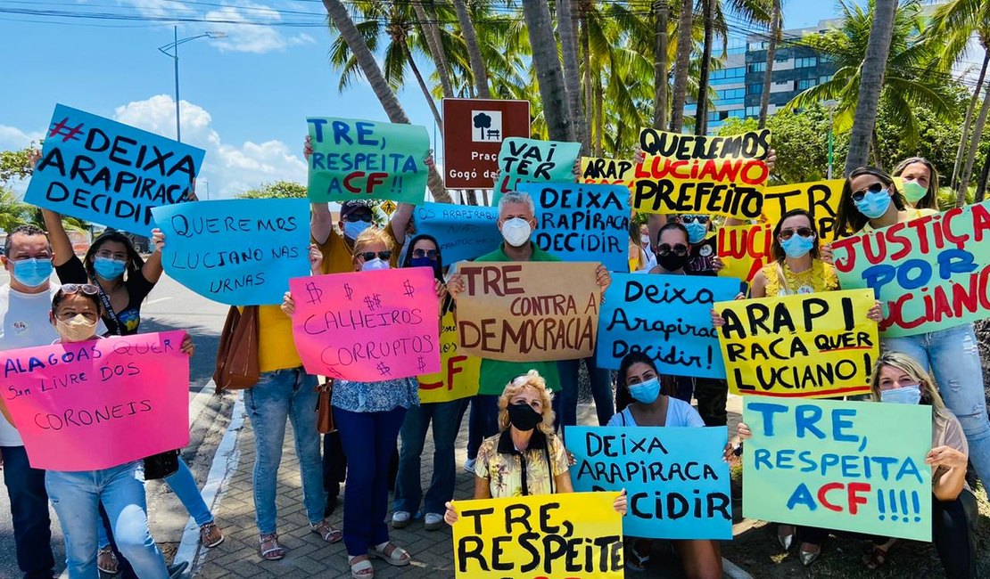 [Vídeo] Em Maceió, apoiadores fazem protesto pela candidatura de Luciano Barbosa à prefeitura de Arapiraca