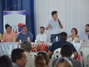 Presidente da AMA sugere redução de salários para evitar demissões