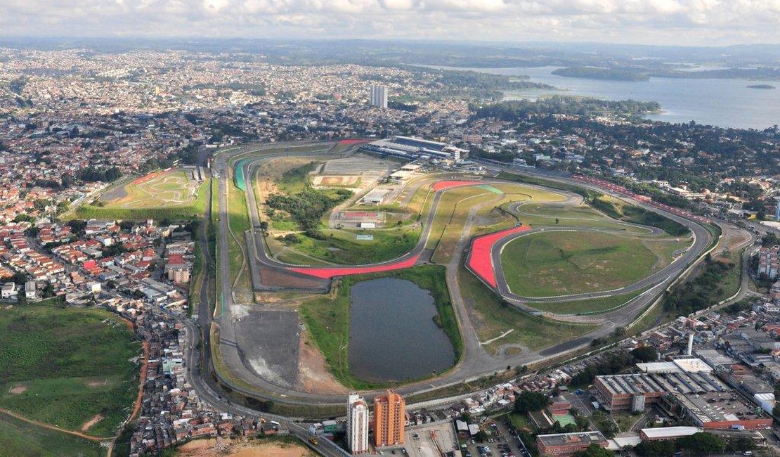 F1: Forte chuva adia prova de classificação do GP do Brasil