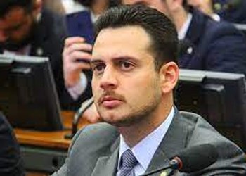 Dono de quase 70 mil votos em 2022, para onde vai Nivaldo Albuquerque?