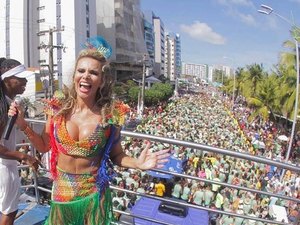 Bloco Caveira arrasta foliões nas prévias carnavalescas de Maceió