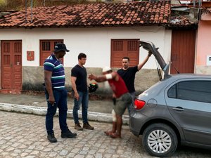 Dupla é presa horas depois de ter roubado veículo em Marechal Deodoro