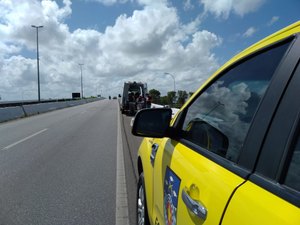 Policiais salvam jovem que ameaçava se jogar do viaduto de Rio Largo