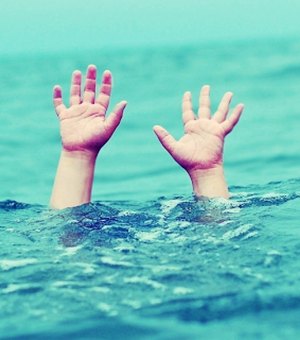 Criança de sete anos morre afogada em piscina de restaurante em Alagoas