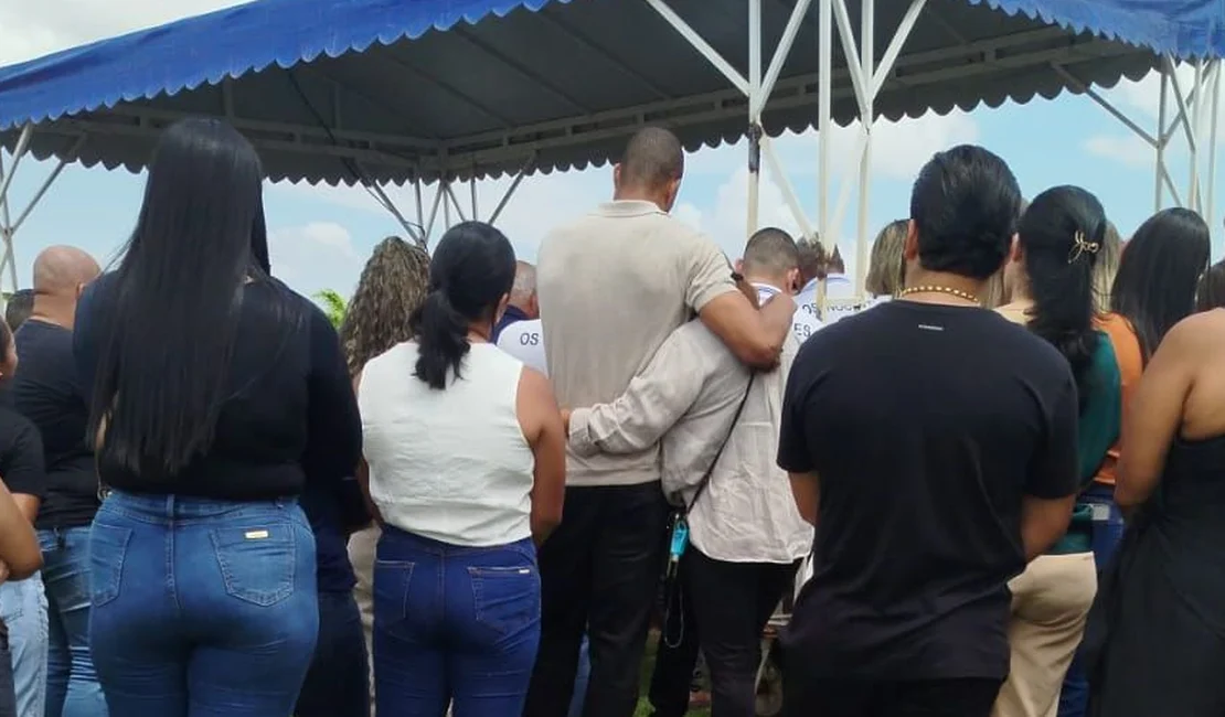 Irmão do ex-goleiro Dida é sepultado em Arapiraca após sofrer mal súbito