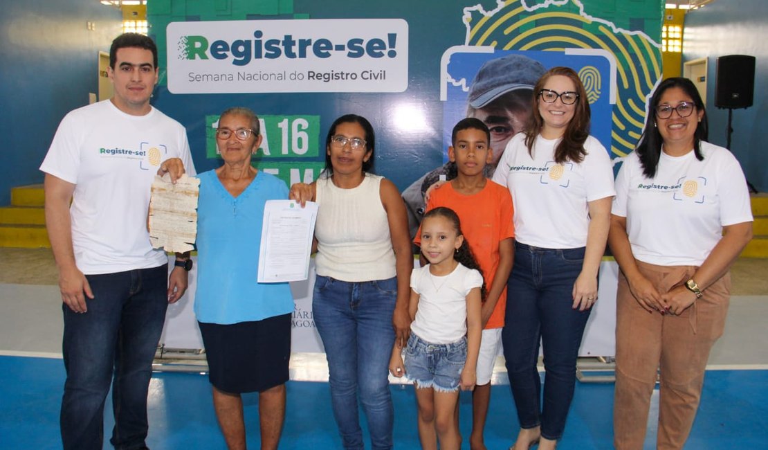 Idosa obtém 2ª via de certidão após 44 anos do casamento no Agreste