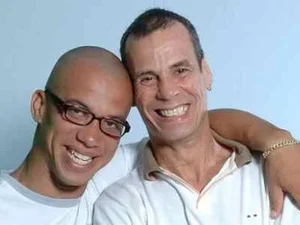 Carlinhos de Jesus relembra encontro com mãe do assassino de seu filho