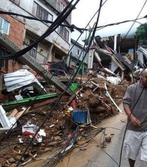 'Parecia que todo mundo ia morrer', diz moradora desalojada após temporal em Petrópolis (RJ)