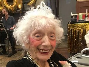 Mulher de 102 anos sobreviveu à gripe de 1918 e duas vezes ao coronavírus