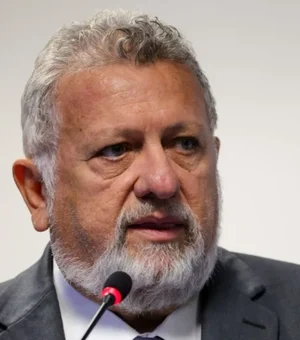 Indicado por Arthur Lira, presidente da Caixa se aproxima de JHC e Renan Calheiros