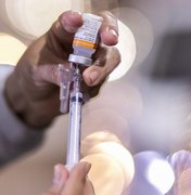 Maceió inicia vacinação de novo grupo de pessoas acima de 59 anos nesta terça (25)