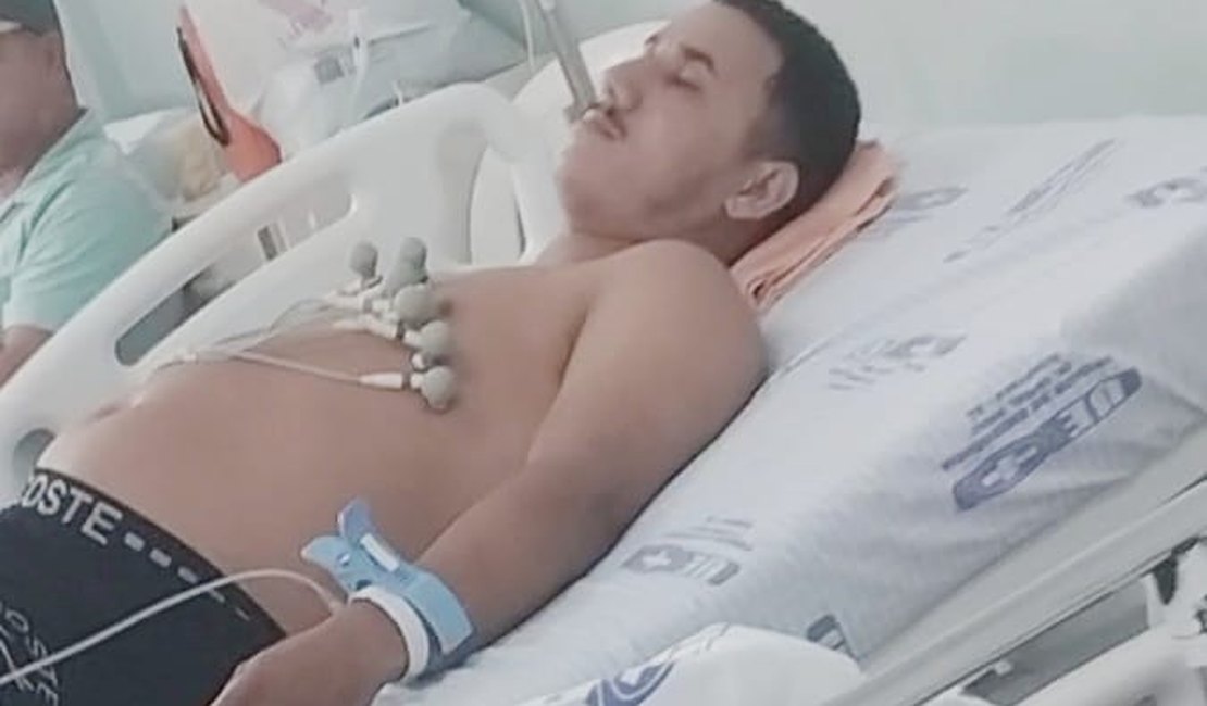 Família faz apelo para custear cirurgia de jovem que fraturou vértebra após grave acidente de moto em Arapiraca