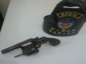 Polícia apreende adolescente com arma de fogo no Tabuleiro dos Martins