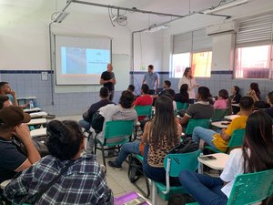 Seminfra apresenta projeto da obra de contenção marítima a alunos do IFAL