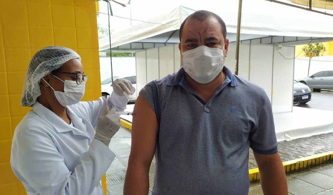 São Luís do Quitunde inicia vacinação para pessoas de 42 anos