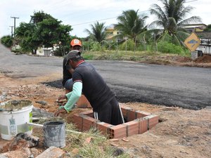 Esgoto a céu aberto em Maragogi ganha galeria e trecho da via é pavimentado