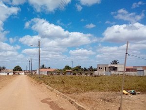 Falso mototaxista assalta mãe e filha na porta de casa em Arapiraca