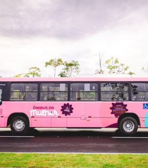 Mulher trans é barrada em ônibus feminino mesmo após mostrar identificação