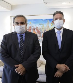 Arthur Lira recebe prefeitos alagoanos em Brasília