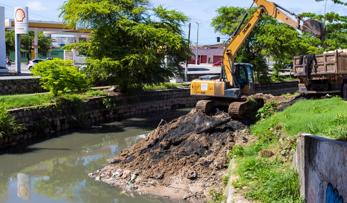 Prefeitura de Maceió retira mais de 6 mil toneladas de lixo das praias urbanas