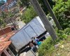 Caminhão-baú perde freio e provoca congestionamento na Ladeira da Moenda