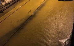 Ruas de Japaratinga ficam alagadas por conta das chuvas