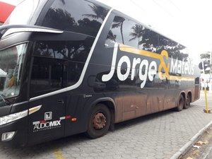 Ônibus da dupla Jorge e Mateus se envolve em acidente em Maceió