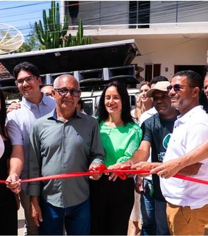 Prefeito Déo entrega obras para população de Japaratinga