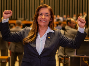 Câmara aprova proposta de Dra. Eudócia para ampliar pesquisa e acesso a tratamentos contra o câncer