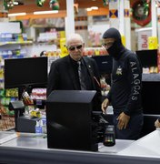 [Vídeo] Operação contra fraudes fiscais cumpre mandados em prédio de luxo e supermercado, em Maceió