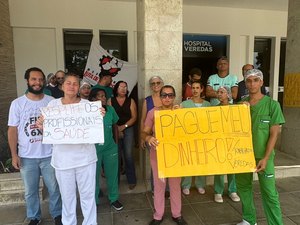 Trabalhadores do Hospital Veredas voltam a protestar após seis meses sem salários