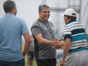 Técnico do CSA garante time na semifinal do estadual