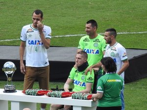 Vila de Mazola Junior vence Flamengo, Santa fica com taça e Palmeiras e Chape empatam