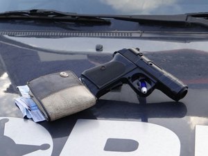 Menor é apreendido por roubo utilizando um simulacro de arma de fogo