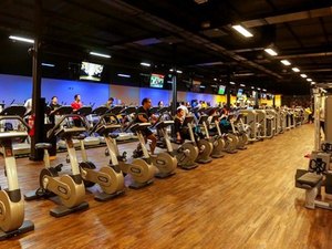 Profissionais de educação física pedem reabertura de academias