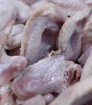 China detecta coronavírus em carne de frango importada do Brasil