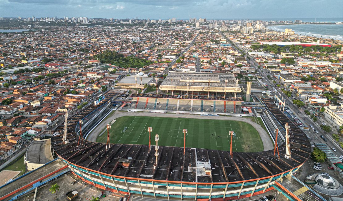 Rei Pelé recebe Jogo das Estrelas de Adriano Imperador neste sábado (22)