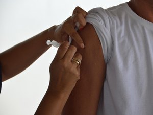 Saúde realiza drive thru contra a Influenza, em Palmeira