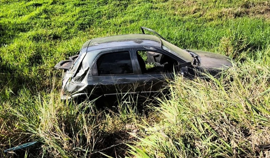 Família arapiraquense sofre acidente de carro na AL 105; todos sobreviveram