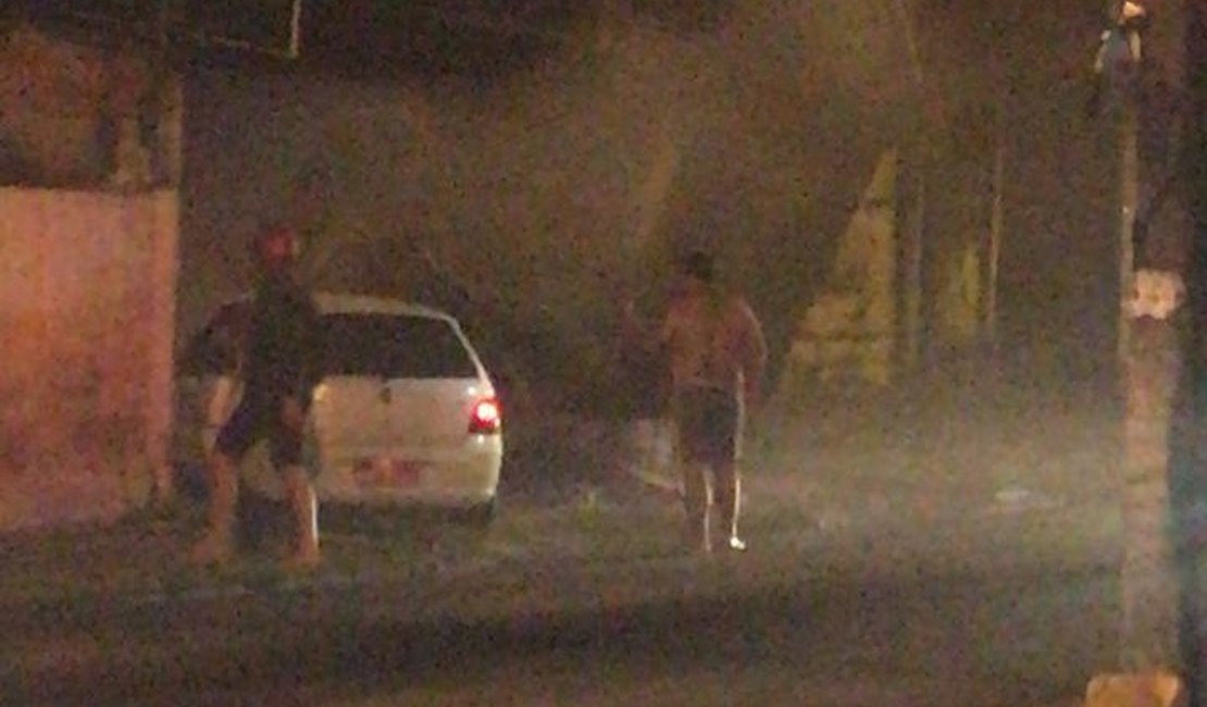 [Vídeo] Condutor com sinais de embriaguez destrói frente de residência no Santa Lúcia, em Maceió