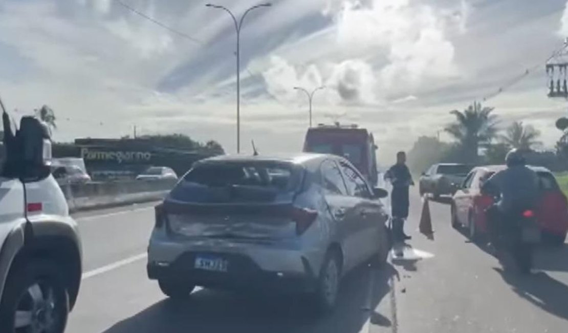 Acidente com van, ônibus e carros é registrado na BR-349 em Marechal