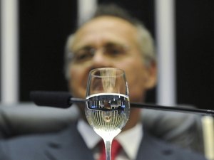STF julga ação que pode tirar Renan Calheiros do cargo