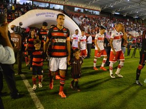 Atlético-GO marca aos 41 minutos do segundo tempo e vence o CRB por 1x0