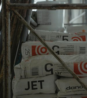 ﻿Durante Operação Delivery, polícia encontra drogas escondidas dentro de geladeira e em saco de cimento