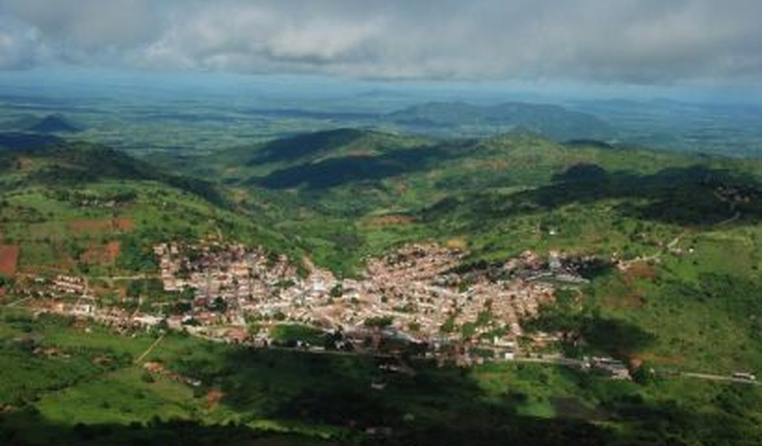 Homem suspeito de agredir irmãs e possuir armas de fogo é preso na zona rural de Água Branca