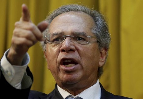 POLÍTICA Paulo Guedes garante renovação do auxílio emergencial, mas pode gerar impasse com o Congresso.