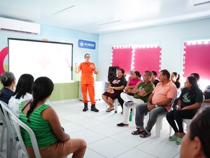 Capacitação em primeiros socorros reúne profissionais das creches de Japaratinga