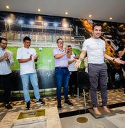 Falcão entra para o Hall da Fama do Estádio Rei Pelé em dia histórico para o esporte alagoano