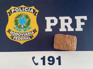 PRF apreende pasta base de cocaína na BR 101