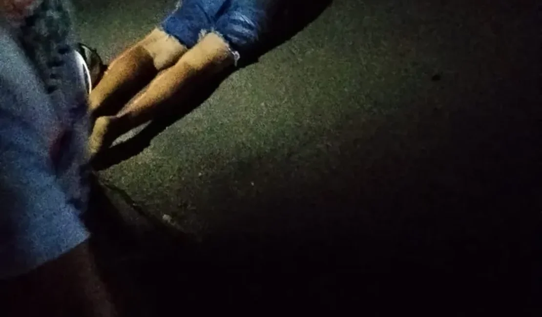 Colisão em Luziápolis deixa vigilante ferido após moto atingir mureta